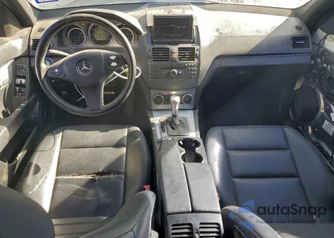 2010 Mercedes-Benz C 300 z USA, uszkodzony, nr VIN WDDGF5EB5AF410043